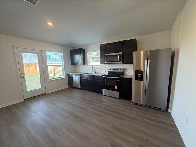 121 Honey Bee RD, Jarrell, TX 76537