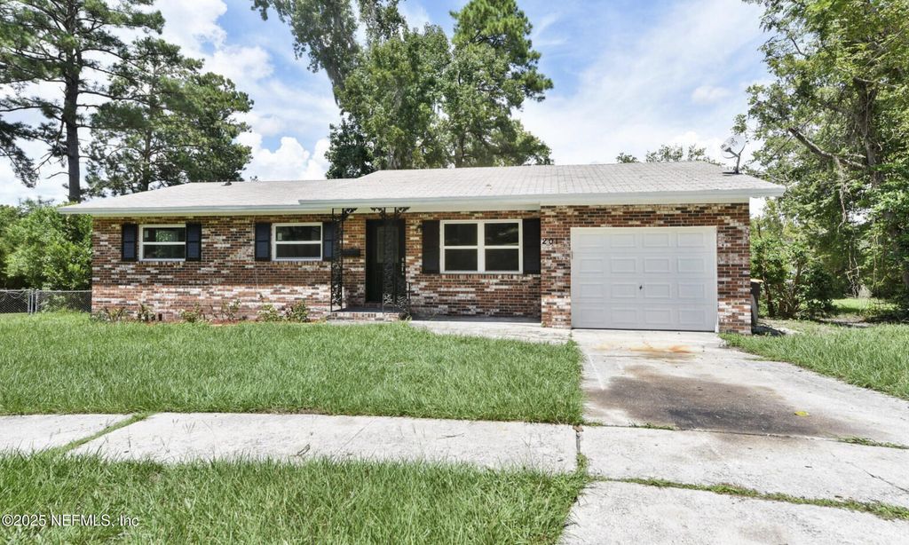 201 SATURN Lane N, Orange Park, FL 32073