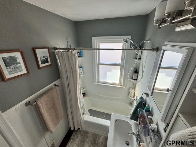 1020 Parkway Drive, Bellevue, NE 68005