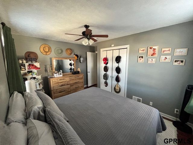 1020 Parkway Drive, Bellevue, NE 68005