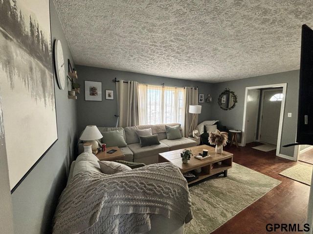 1020 Parkway Drive, Bellevue, NE 68005