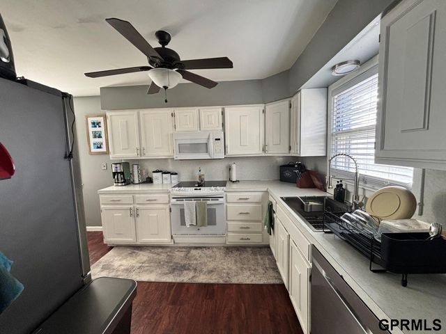 1020 Parkway Drive, Bellevue, NE 68005