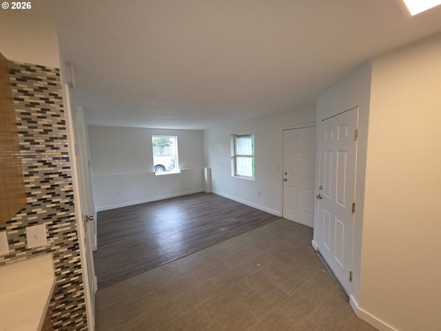 9257 Se CLINTON St 402, Portland, OR 97266