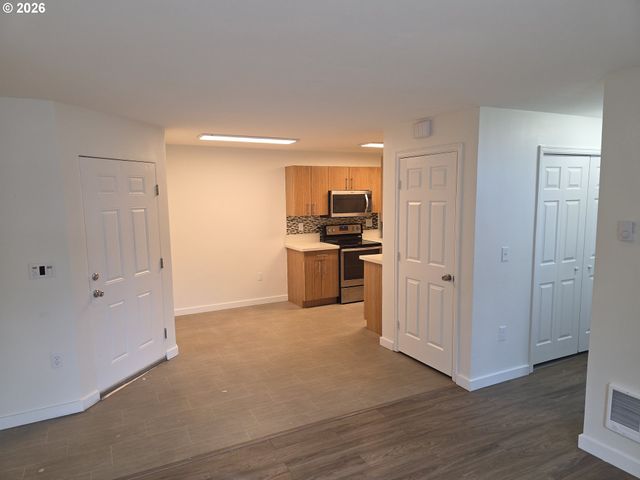 9257 Se CLINTON St 402, Portland, OR 97266