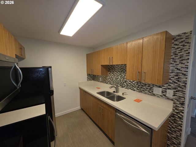 9257 Se CLINTON St 402, Portland, OR 97266