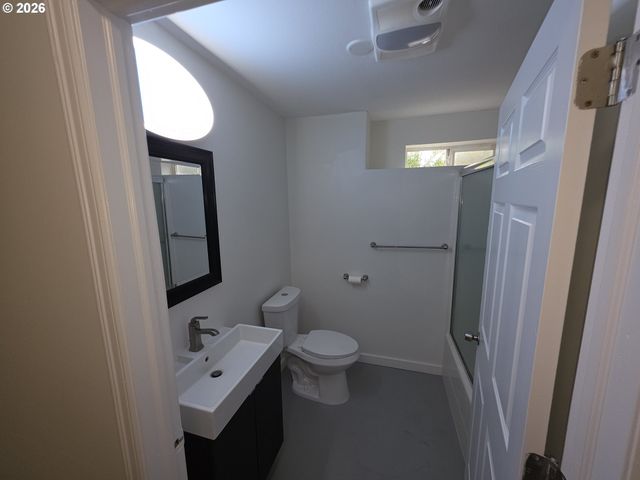 9257 Se CLINTON St 402, Portland, OR 97266