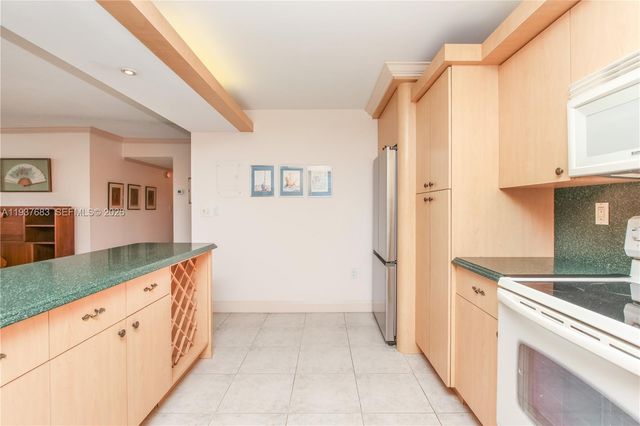 2780 NE 183rd St 901, Aventura, FL 33160