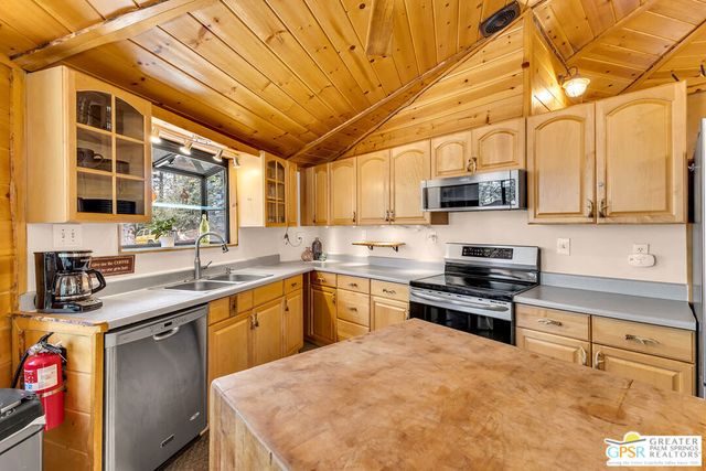 23031 Pine Needles Lane, Idyllwild, CA 92549