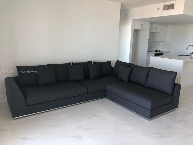 117 NW 42nd Ave 1414, Miami, FL 33126