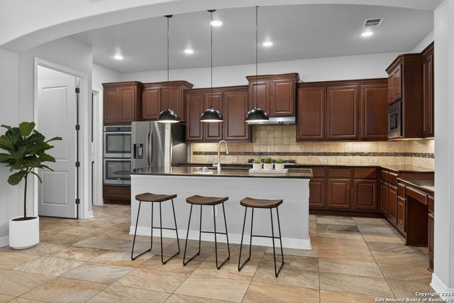 9911 Barefoot, Boerne, TX 78006