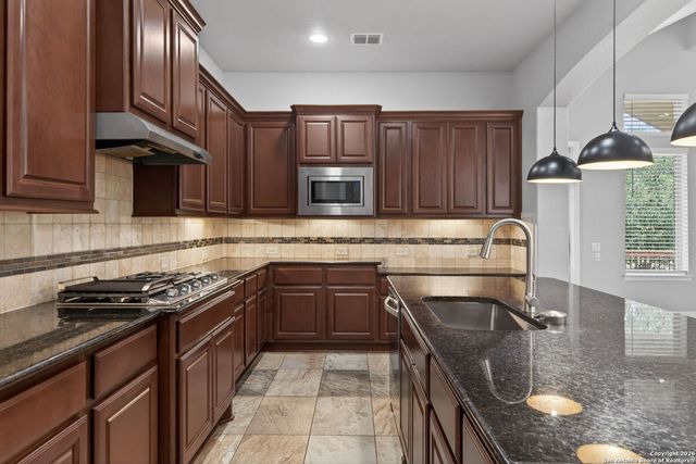 9911 Barefoot, Boerne, TX 78006