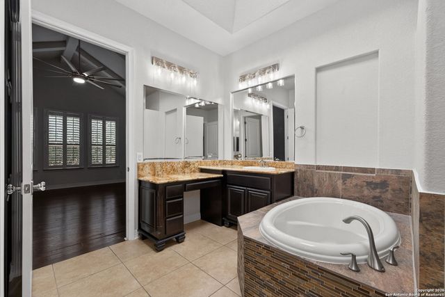 9911 Barefoot, Boerne, TX 78006