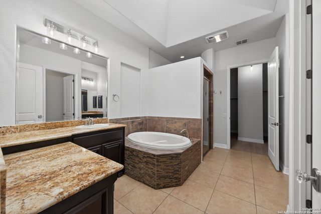 9911 Barefoot, Boerne, TX 78006