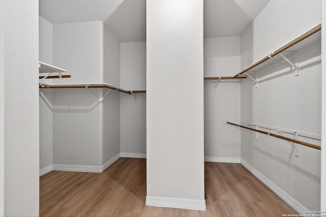 9911 Barefoot, Boerne, TX 78006