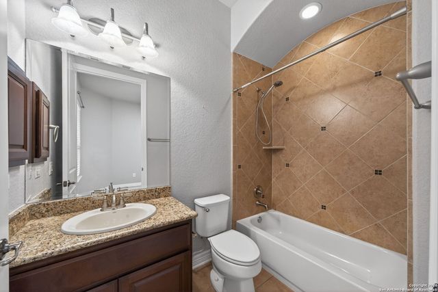 9911 Barefoot, Boerne, TX 78006