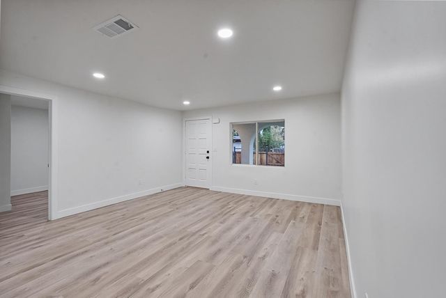 1715 Dallas St, Modesto, CA 95358