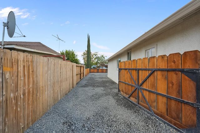 1715 Dallas St, Modesto, CA 95358