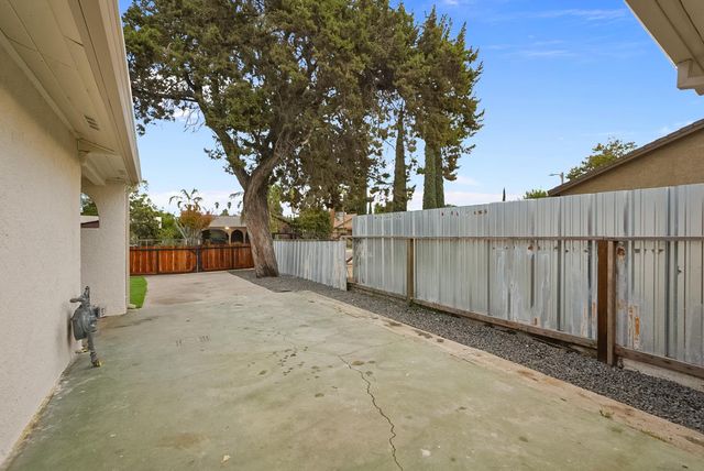 1715 Dallas St, Modesto, CA 95358