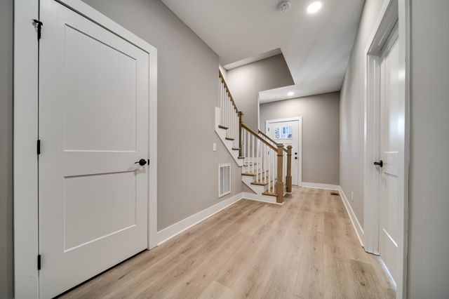 1121 Lawrence Ave Unit 8, Madison, TN 37115