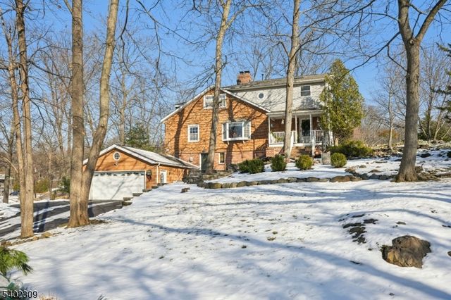 14 Manor Rd, North Haledon Boro, NJ 07508