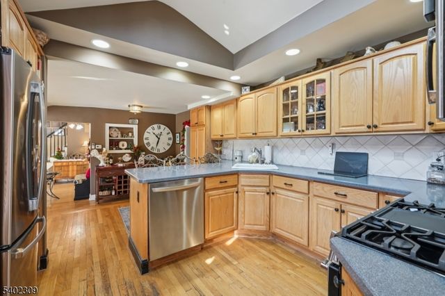 14 Manor Rd, North Haledon Boro, NJ 07508