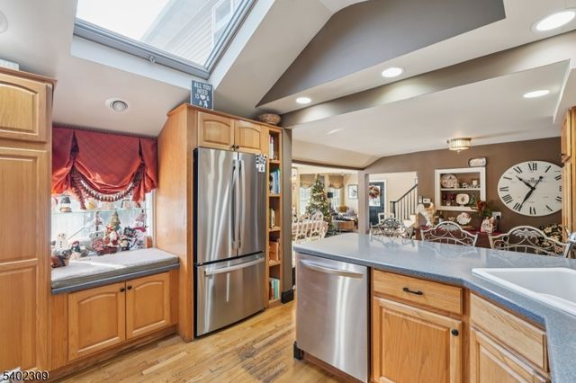 14 Manor Rd, North Haledon Boro, NJ 07508