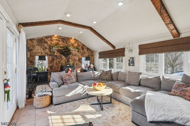 14 Manor Rd, North Haledon Boro, NJ 07508