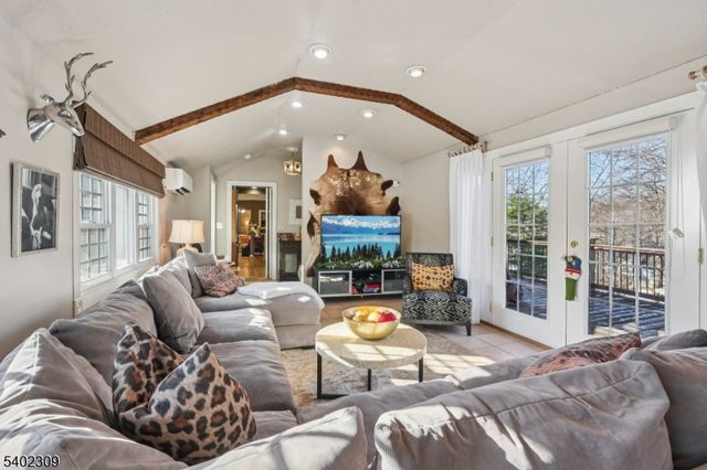 14 Manor Rd, North Haledon Boro, NJ 07508