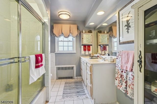 14 Manor Rd, North Haledon Boro, NJ 07508