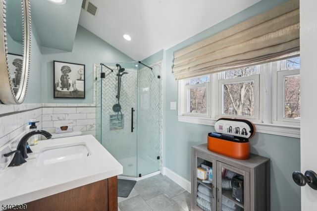 14 Manor Rd, North Haledon Boro, NJ 07508