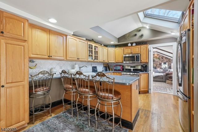 14 Manor Rd, North Haledon Boro, NJ 07508