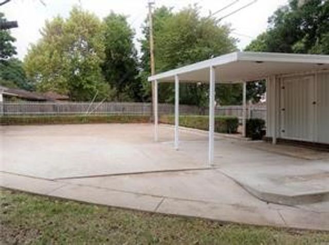 2410 Royal Acres Drive, Denton, TX 76209