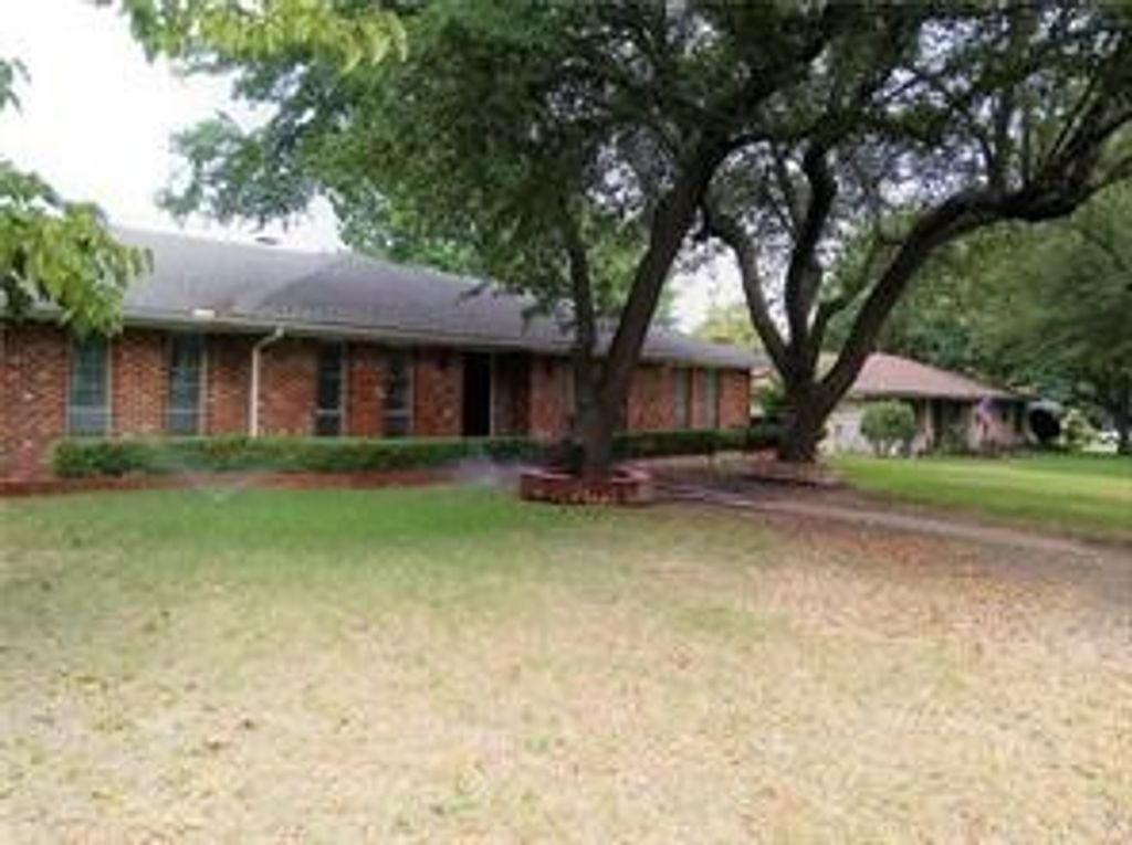 2410 Royal Acres Drive, Denton, TX 76209