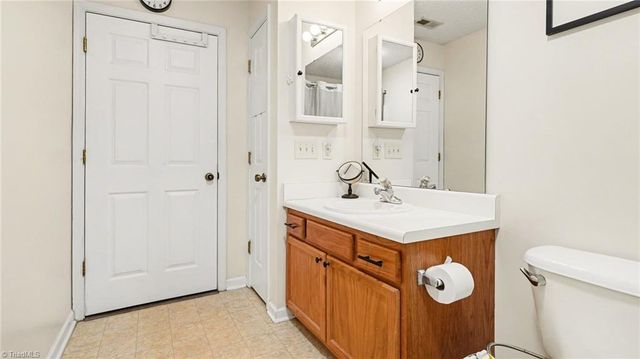 7151 Friendly Avenue H, Greensboro, NC 27410