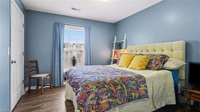 7151 Friendly Avenue H, Greensboro, NC 27410