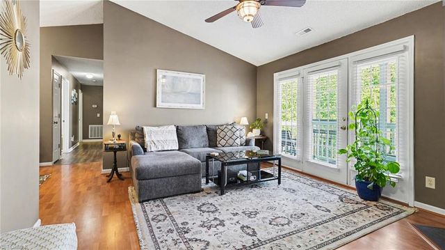 7151 Friendly Avenue H, Greensboro, NC 27410
