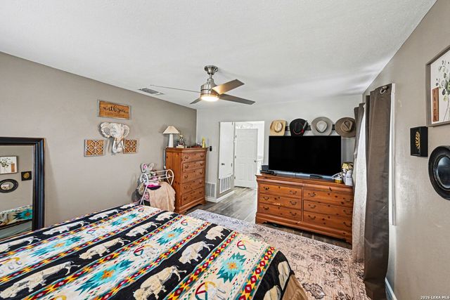 2595 County Road 128, Floresville, TX 78114