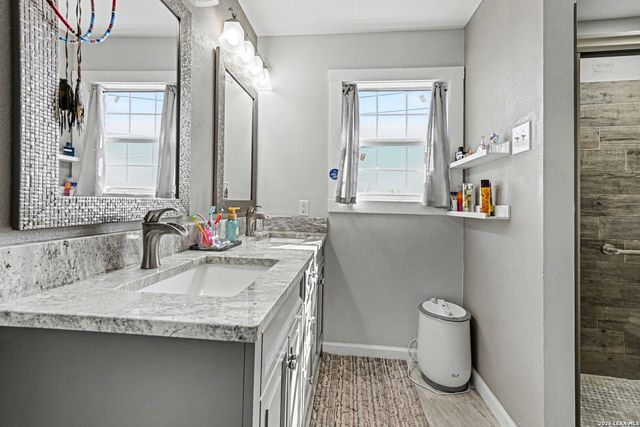 2595 County Road 128, Floresville, TX 78114