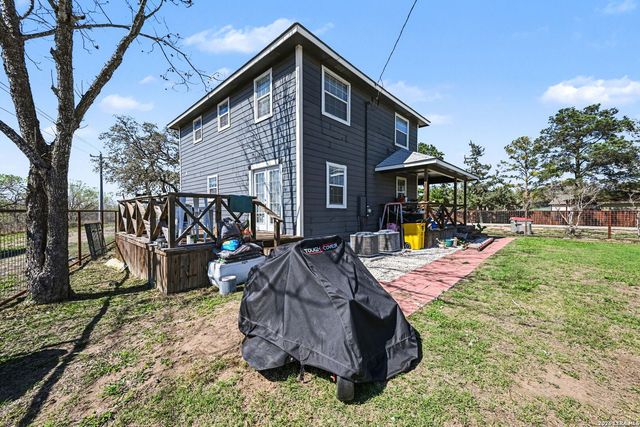 2595 County Road 128, Floresville, TX 78114