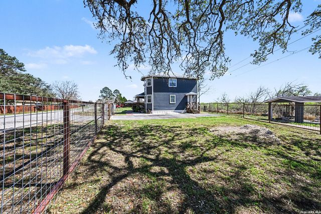 2595 County Road 128, Floresville, TX 78114