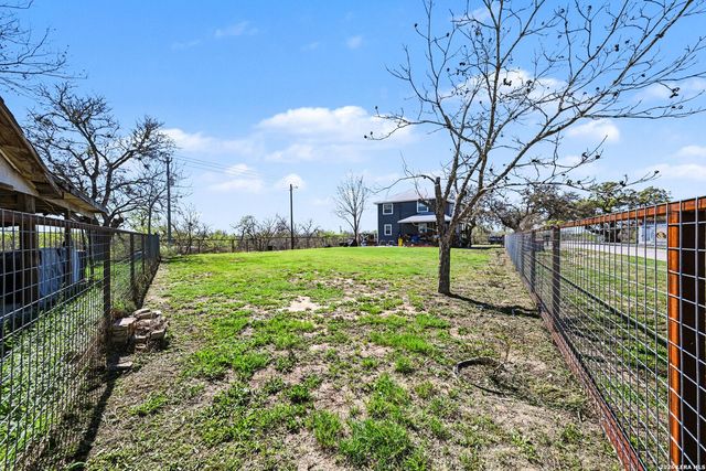 2595 County Road 128, Floresville, TX 78114