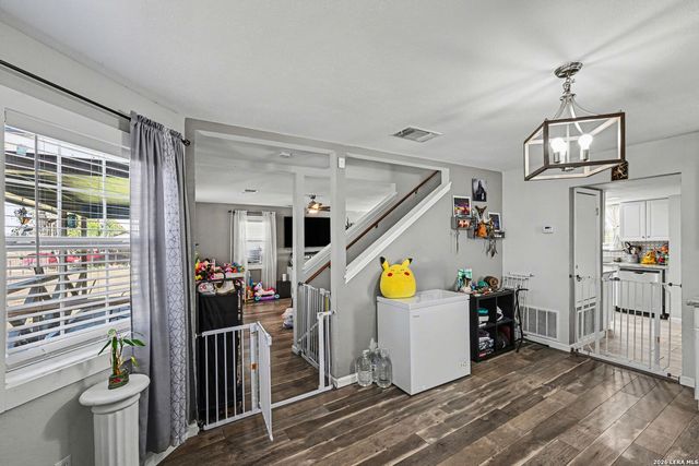 2595 County Road 128, Floresville, TX 78114