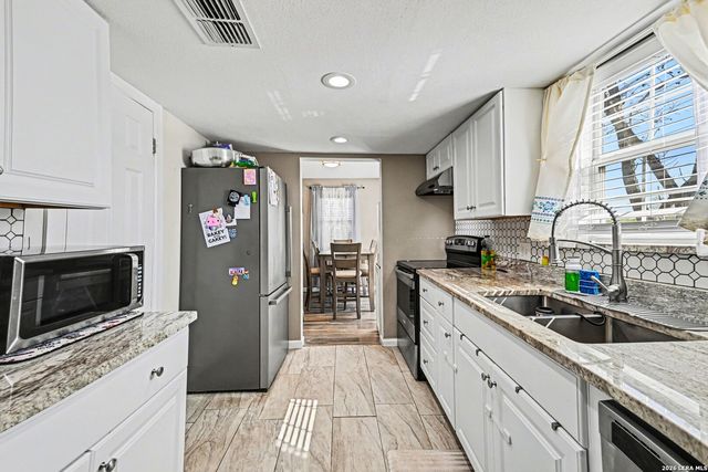 2595 County Road 128, Floresville, TX 78114