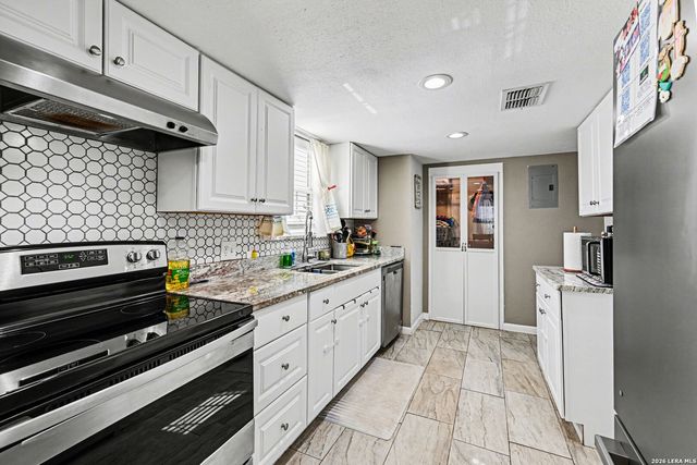 2595 County Road 128, Floresville, TX 78114