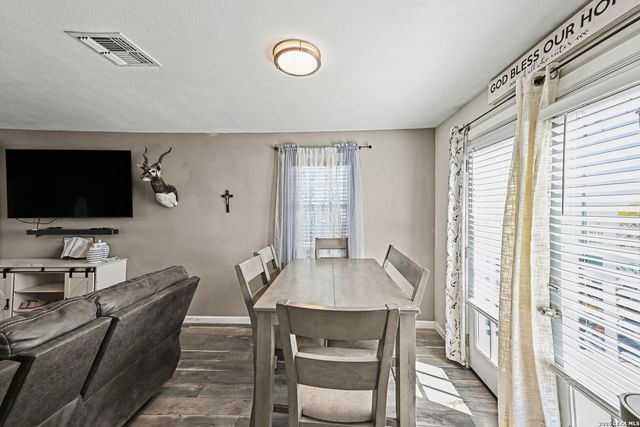 2595 County Road 128, Floresville, TX 78114