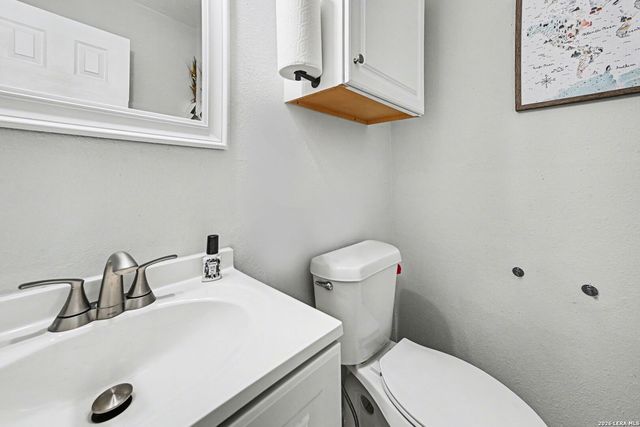 2595 County Road 128, Floresville, TX 78114