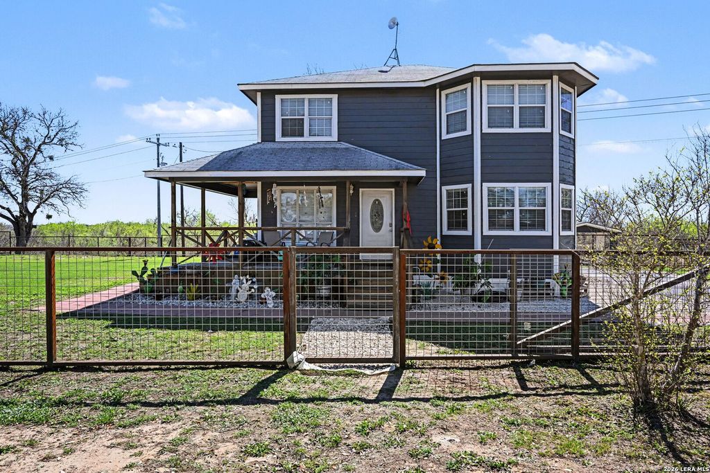 2595 County Road 128, Floresville, TX 78114