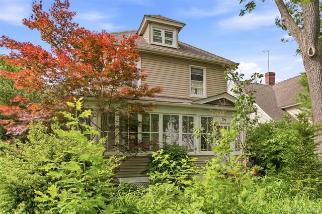 149 Maple Avenue, Westbury, NY 11590