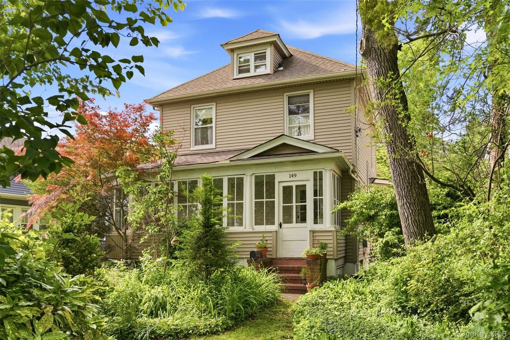 149 Maple Avenue, Westbury, NY 11590