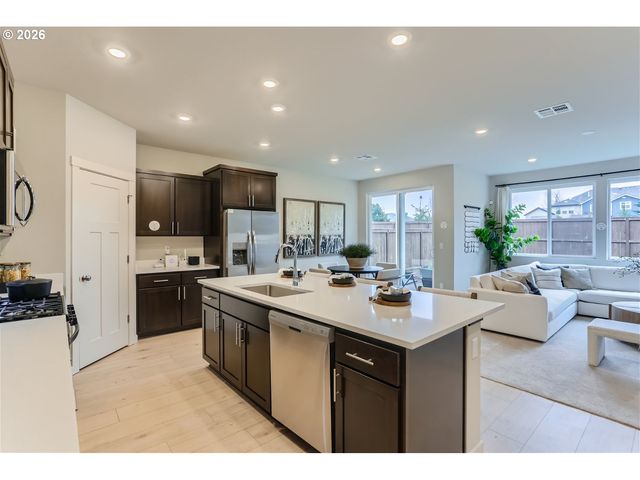 5737 Basalt Ct, Springfield, OR 97478